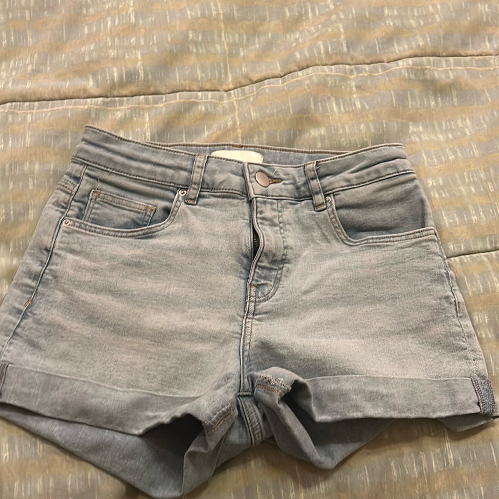 h&m high rise light wash cuffed shorts